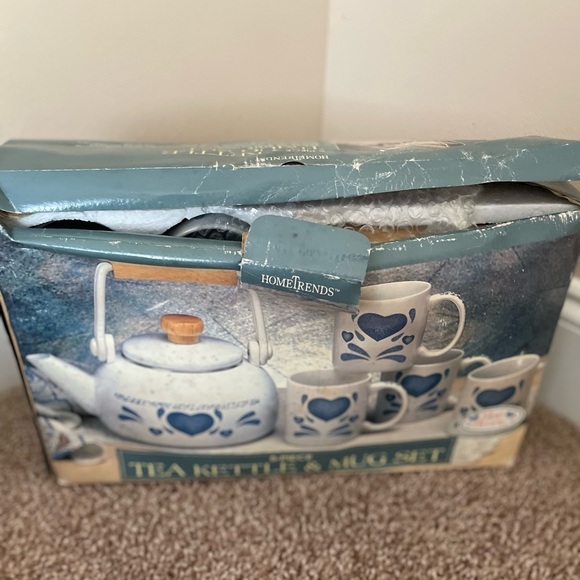 Hometrends Vintage Blue Hearts Teakettle and Mug Set - Picture 2 of 4
